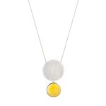 Uniwersalny wisior na długim łańcuszku z mlecznym bursztynem