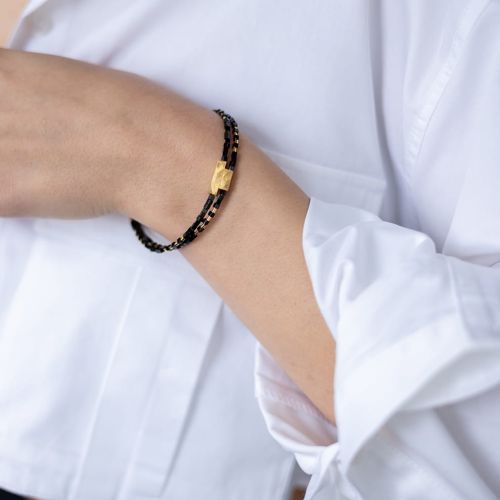 ciemna-bransoletka-z-czarnymi-kamieniami-złoconym-srebrem.jpg