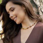 Kolia z bursztynowymi wałkami- idealna do pracy